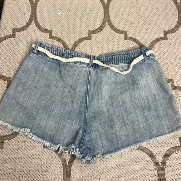 aerie Distressed Raw Hem Pull on Mini Light Wash Denim Shorts Size Small - Picture 3 of 14